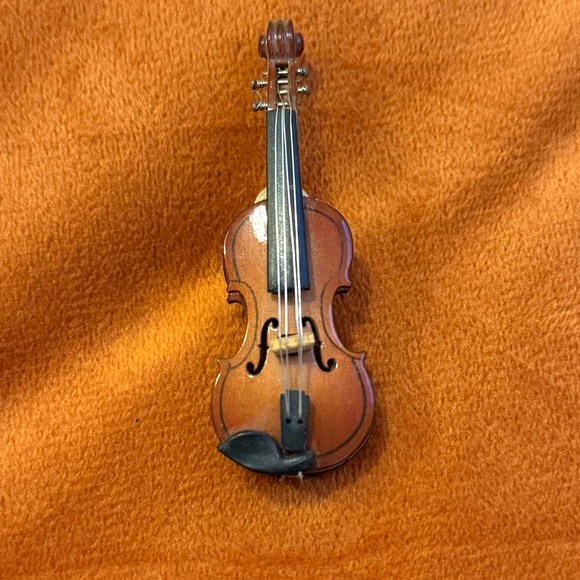 Vintage Miniature Violin Pin - Picture 4 of 6